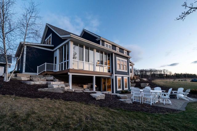 W273N6856 Pintail COURT, Lisbon, WI 53089