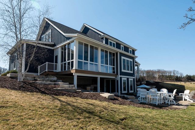 W273N6856 Pintail COURT, Lisbon, WI 53089