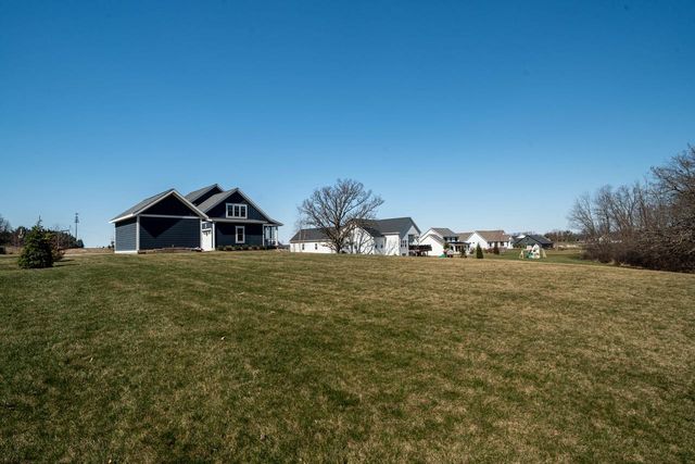 W273N6856 Pintail COURT, Lisbon, WI 53089