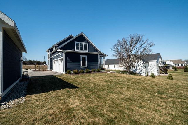 W273N6856 Pintail COURT, Lisbon, WI 53089