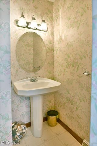 5705 State Route 46, Cortland, OH 44410
