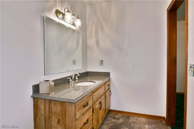 5705 State Route 46, Cortland, OH 44410