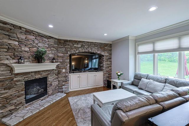376 Compton Road, Wyoming, OH 45215
