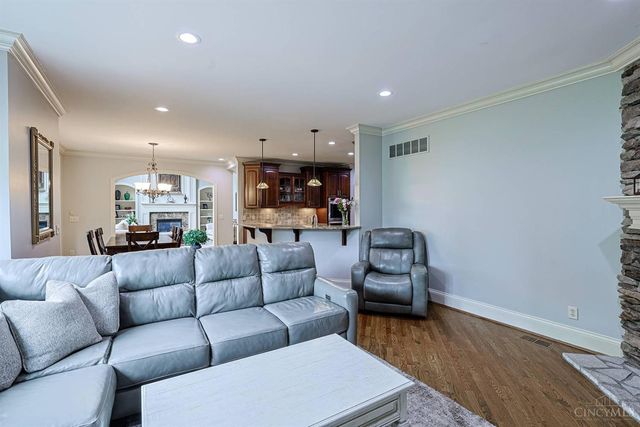 376 Compton Road, Wyoming, OH 45215