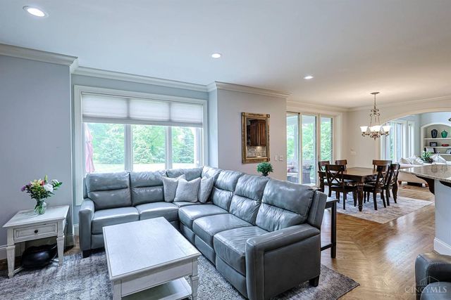 376 Compton Road, Wyoming, OH 45215