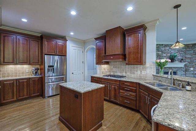 376 Compton Road, Wyoming, OH 45215