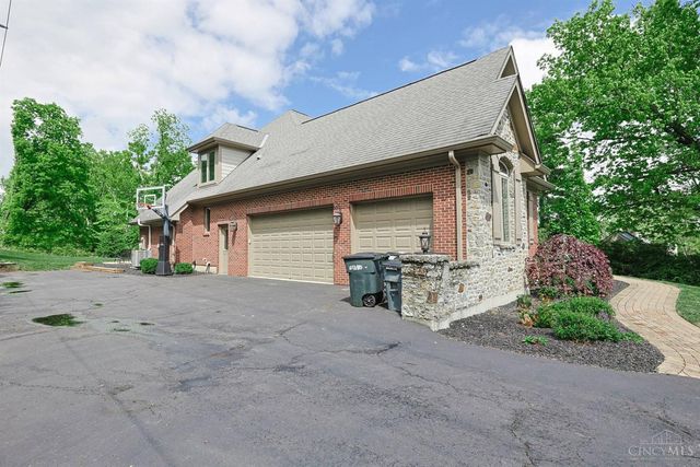 376 Compton Road, Wyoming, OH 45215