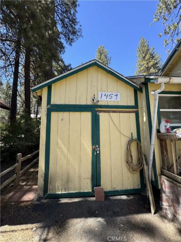 1459 Ross Street, Wrightwood, CA 92397