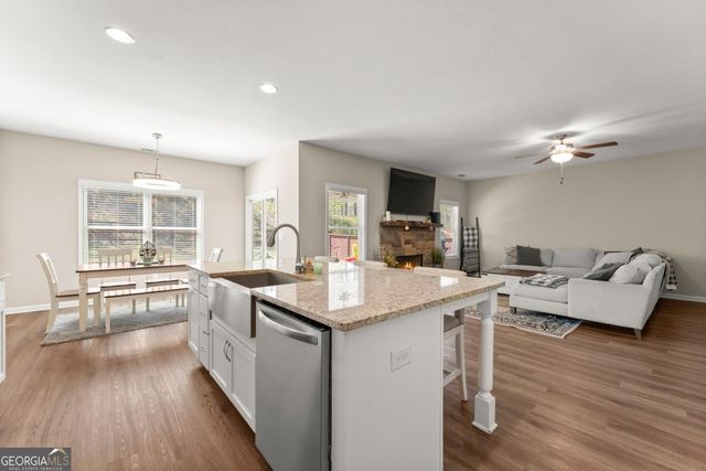 6579 River Station Drive, Lula, GA 30554