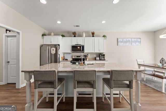 6579 River Station Drive, Lula, GA 30554