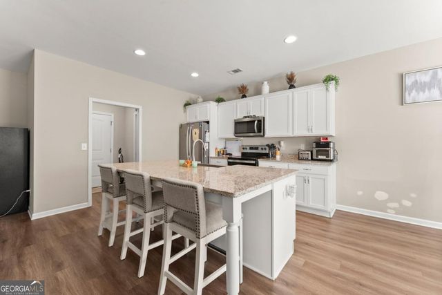 6579 River Station Drive, Lula, GA 30554