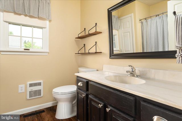 590 FULTON DR, Strasburg, VA 22657
