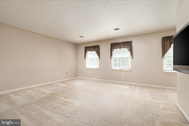 590 FULTON DR, Strasburg, VA 22657
