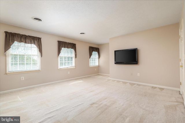 590 FULTON DR, Strasburg, VA 22657