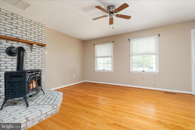 590 FULTON DR, Strasburg, VA 22657