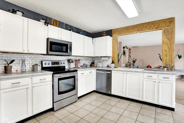 8636 Aylesworth Drive, Camby, IN 46113