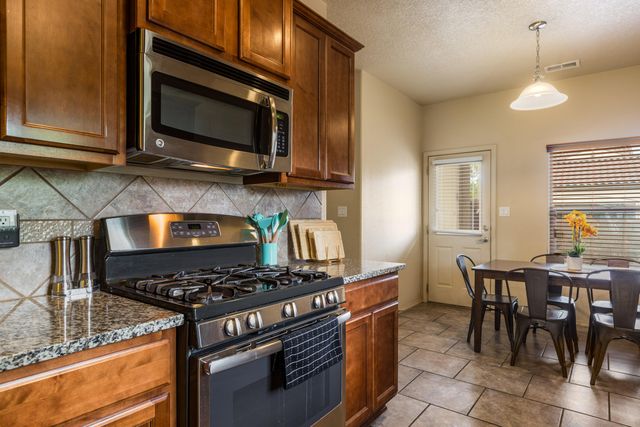 2331 Gandert Avenue SE, Albuquerque, NM 87106