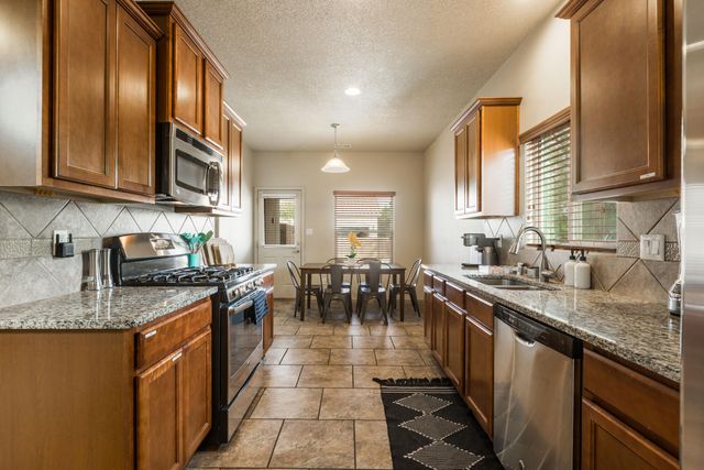 2331 Gandert Avenue SE, Albuquerque, NM 87106