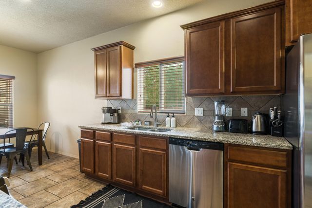2331 Gandert Avenue SE, Albuquerque, NM 87106