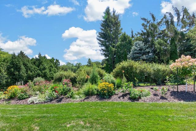5106 Columbia ROAD, Cedarburg, WI 53012