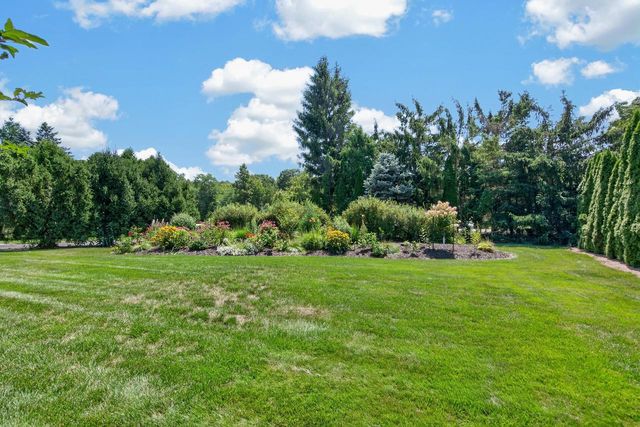 5106 Columbia ROAD, Cedarburg, WI 53012