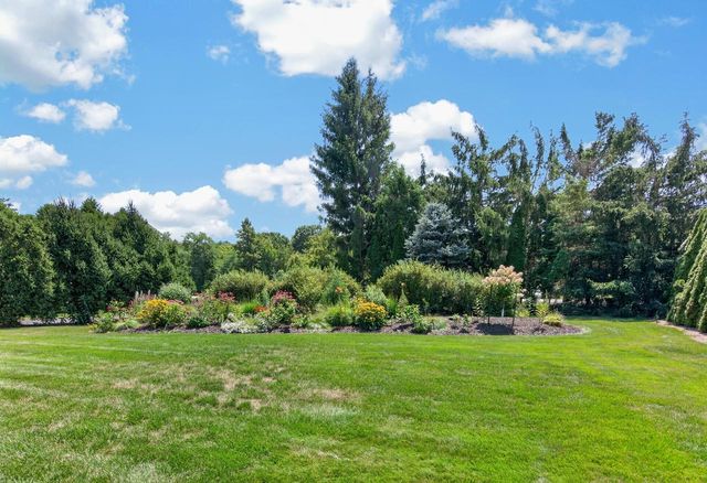 5106 Columbia ROAD, Cedarburg, WI 53012