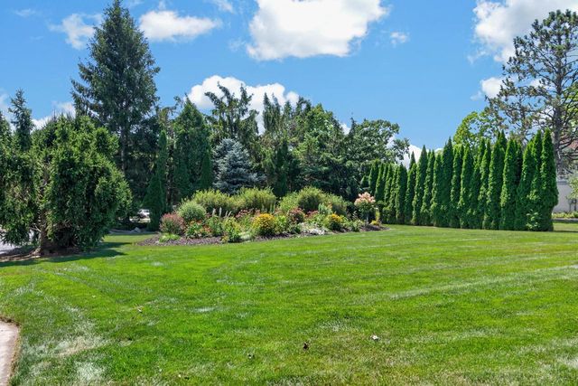 5106 Columbia ROAD, Cedarburg, WI 53012