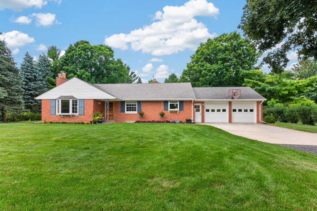 5106 Columbia ROAD, Cedarburg, WI 53012