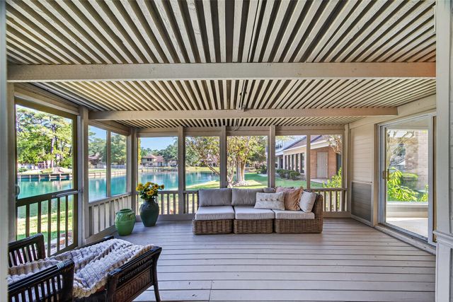 186 Old Bridge Lake, Houston, TX 77069