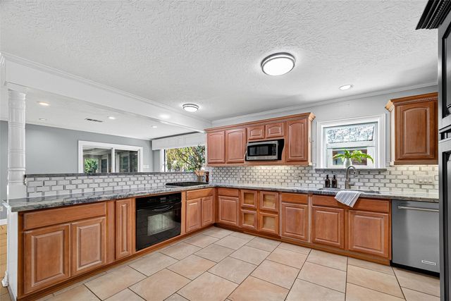 186 Old Bridge Lake, Houston, TX 77069