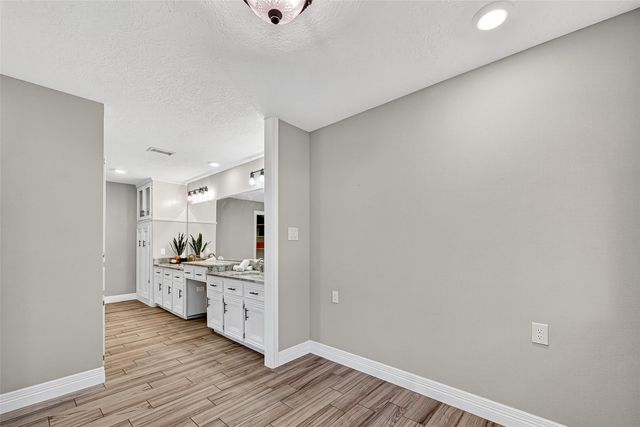 186 Old Bridge Lake, Houston, TX 77069