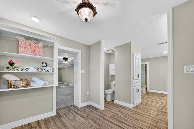 186 Old Bridge Lake, Houston, TX 77069