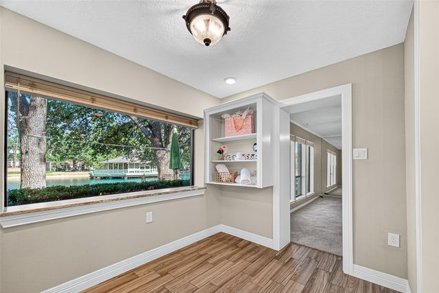 186 Old Bridge Lake, Houston, TX 77069