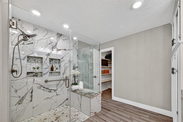 186 Old Bridge Lake, Houston, TX 77069