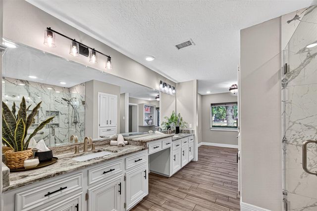 186 Old Bridge Lake, Houston, TX 77069