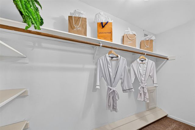 186 Old Bridge Lake, Houston, TX 77069