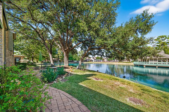 186 Old Bridge Lake, Houston, TX 77069