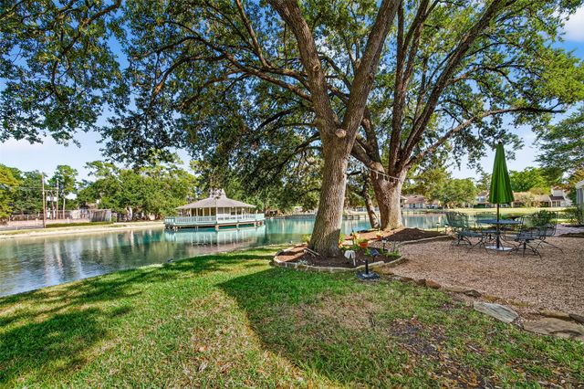 186 Old Bridge Lake, Houston, TX 77069
