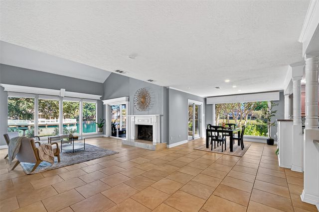 186 Old Bridge Lake, Houston, TX 77069