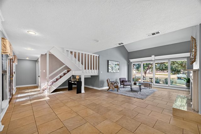 186 Old Bridge Lake, Houston, TX 77069