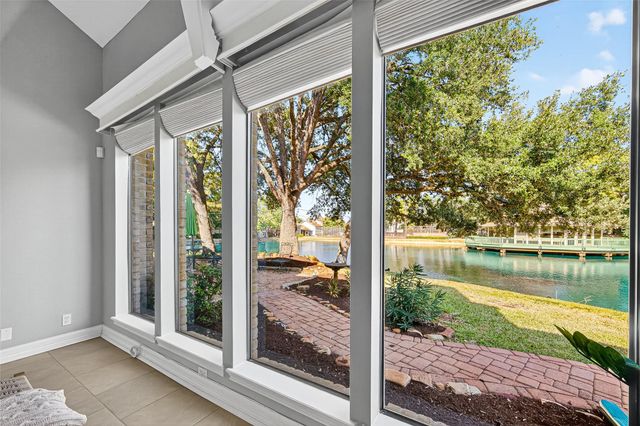 186 Old Bridge Lake, Houston, TX 77069