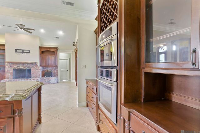 40010 Farm Rd, Gonzales, LA 70737