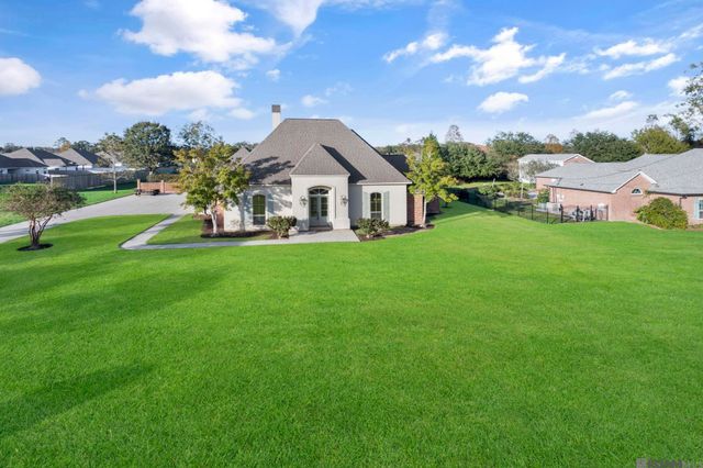 40010 Farm Rd, Gonzales, LA 70737