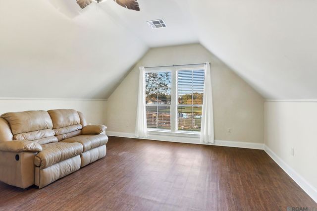 40010 Farm Rd, Gonzales, LA 70737