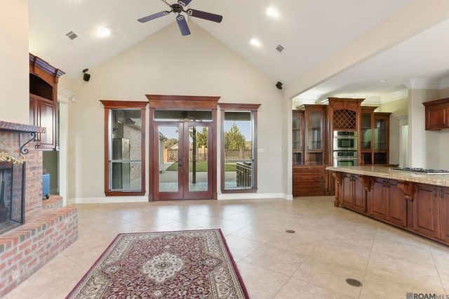 40010 Farm Rd, Gonzales, LA 70737