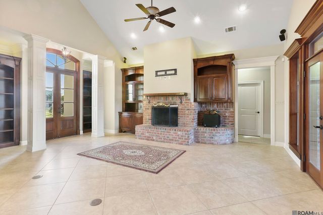 40010 Farm Rd, Gonzales, LA 70737