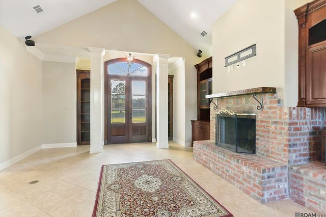 40010 Farm Rd, Gonzales, LA 70737
