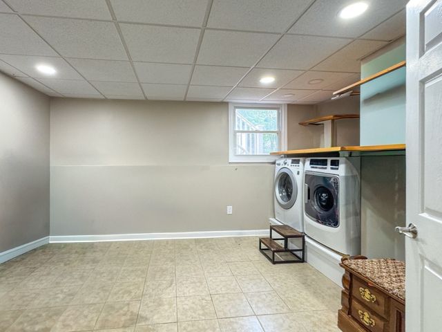 617 Marys Pond Rd, Rochester, MA 02770