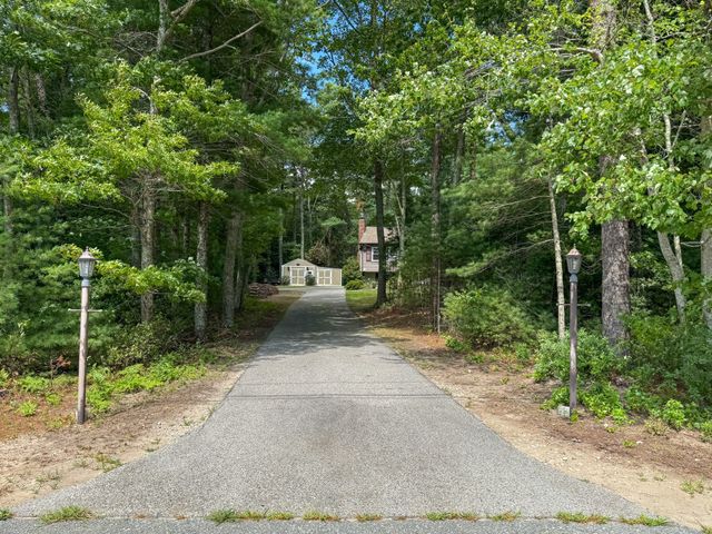 617 Marys Pond Rd, Rochester, MA 02770