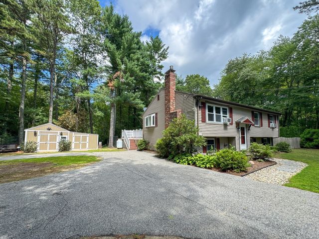 617 Marys Pond Rd, Rochester, MA 02770